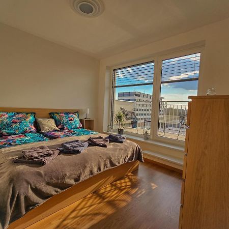 Modern Flat With Large Terrace Apartamento Hradec Králové Exterior foto