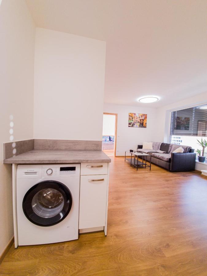 Modern Flat With Large Terrace Apartamento Hradec Králové Exterior foto
