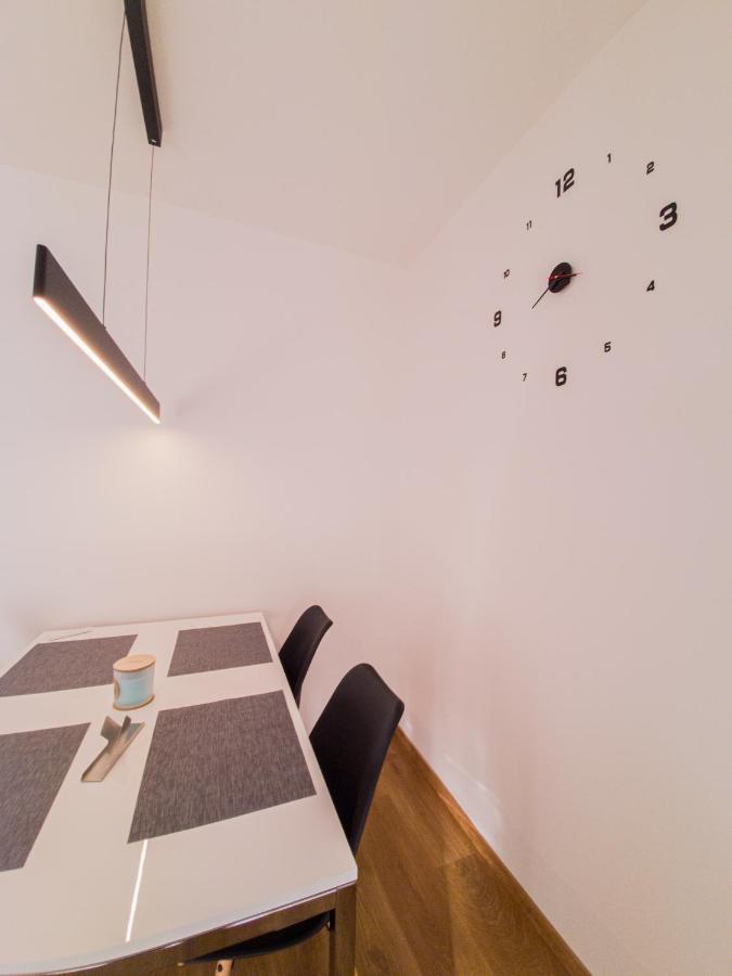 Modern Flat With Large Terrace Apartamento Hradec Králové Exterior foto