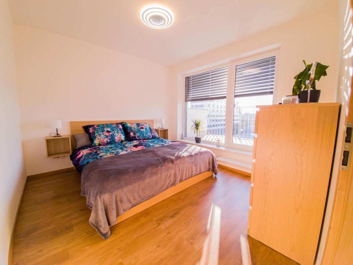 Modern Flat With Large Terrace Apartamento Hradec Králové Exterior foto