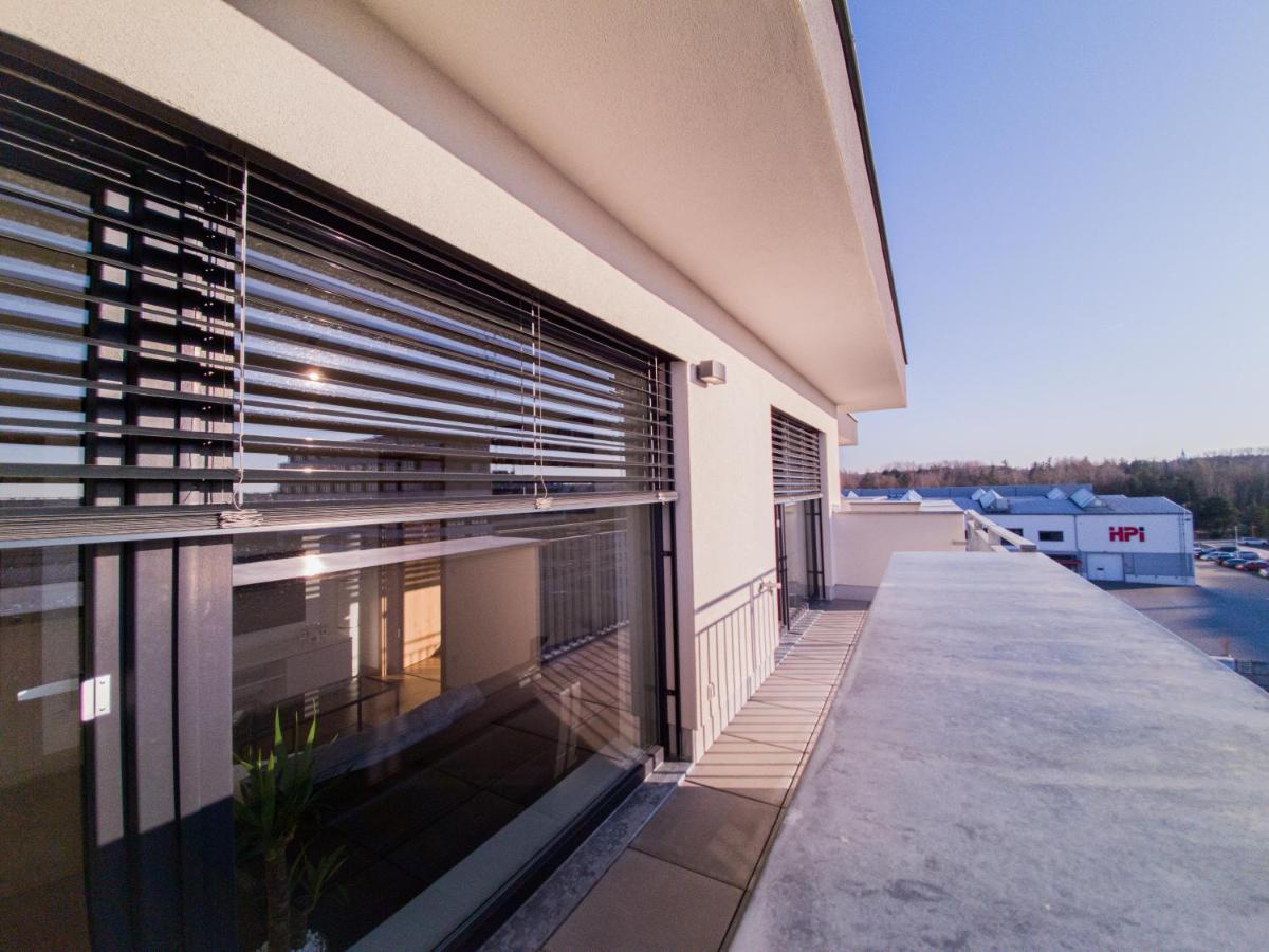 Modern Flat With Large Terrace Apartamento Hradec Králové Exterior foto