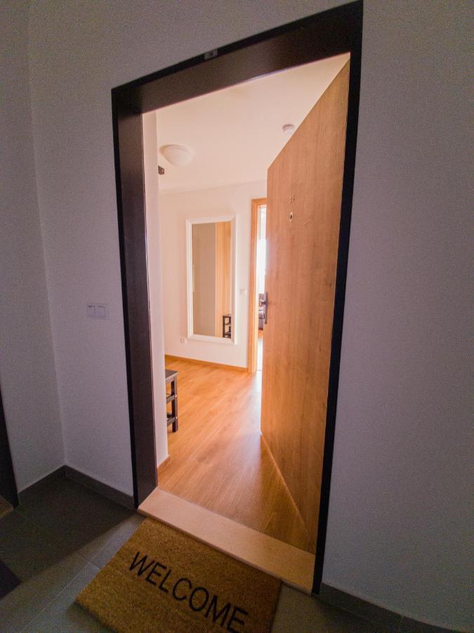 Modern Flat With Large Terrace Apartamento Hradec Králové Exterior foto